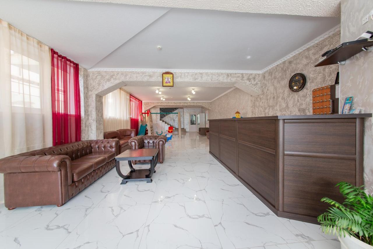 Hôtel Гостевой Дом "Геракл " à Vityazevo Extérieur photo